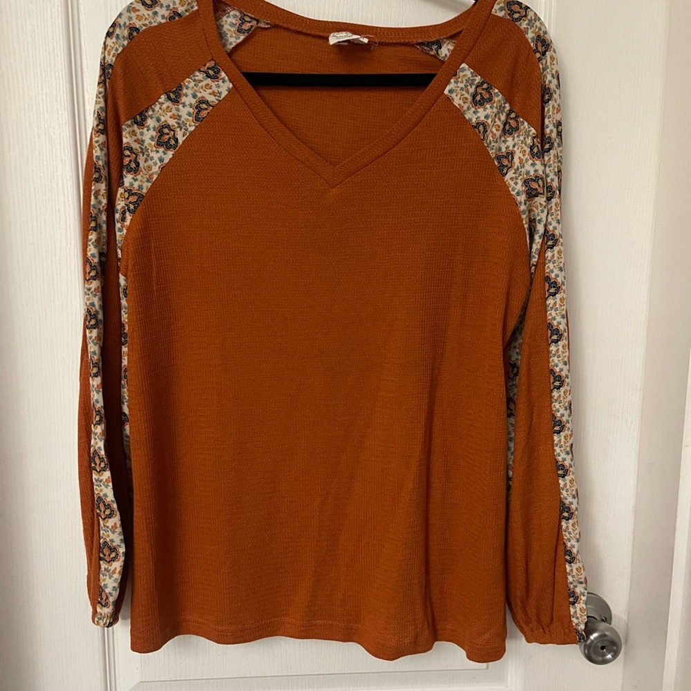 Grace & Emma size medium Women's Rust Long Sleeve Top with Patterned Accents